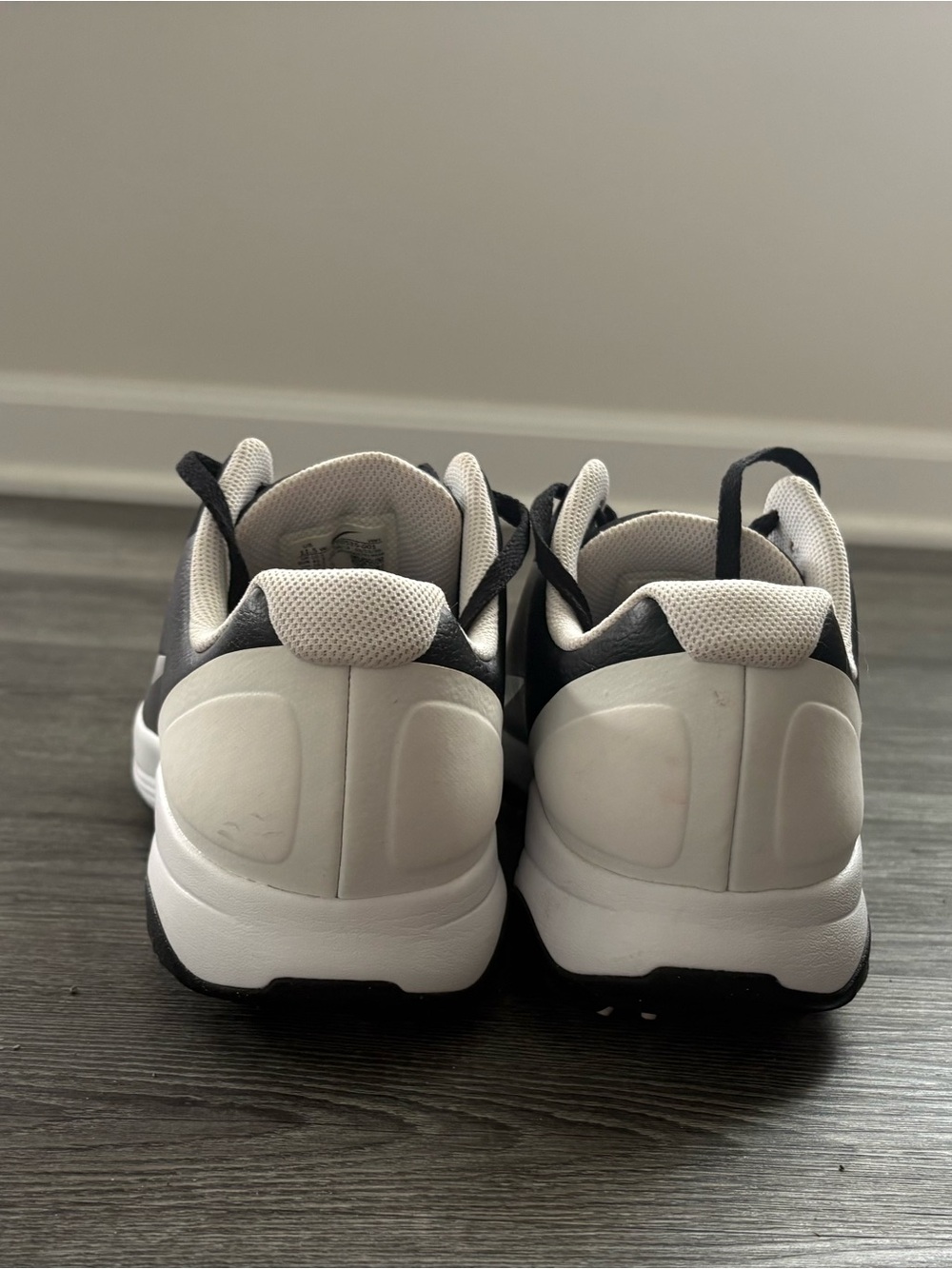 Nike Infinity G Men Black and White Golf Spiked Shoes Men size 11.5
Like New - Picture 3 of 6